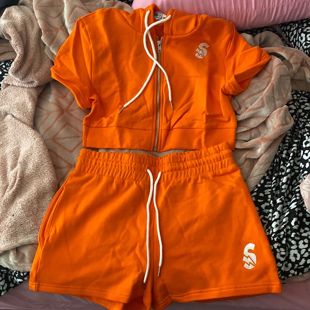 Selling A 2piece Short Set , Couldn’t Fit The Purple One Like It , Runs Small ,